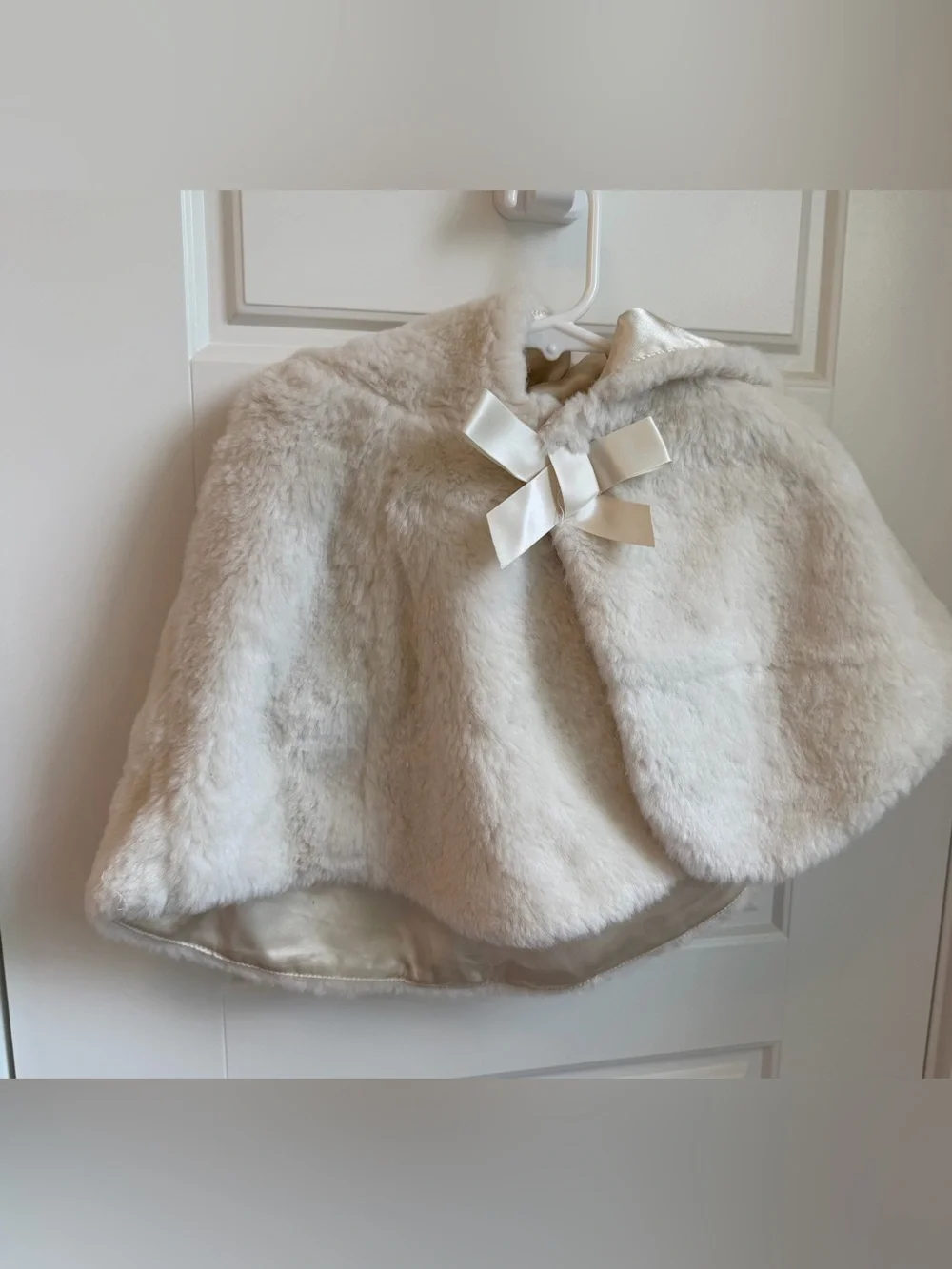 GAP Baby Cream Faux Fur Capelet Satin Lining